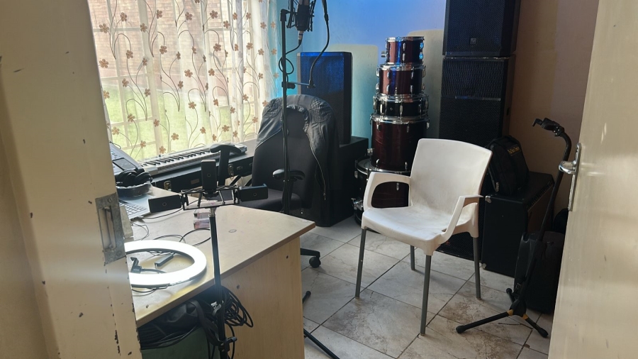 2 Bedroom Property for Sale in Waterval East North West